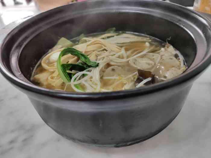 王大嘴过桥米线(枫泾店)-"枫泾老街上的一家小店,有团购.生意还满不.