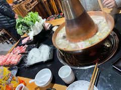 -果松木炭酸菜铜火锅·外婆参鸡汤