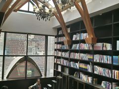 -钟书阁(松江泰晤士小镇店)