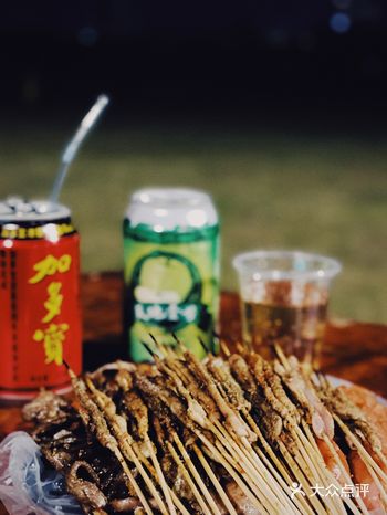 这个游走的烧烤摊真的很不错，味道灰常可以～