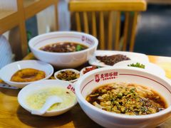 -呷佬·长沙手工米粉(金沙江路店)