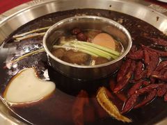 -山城年华老火锅(玉林店)