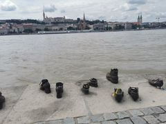 -多瑙河畔鞋履雕塑