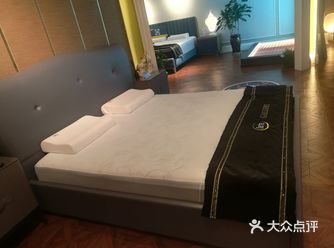 睡眠产品的高配: 智能化的床和凝胶记忆枕