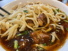 牛肉面-清真吴记门钉肉饼·喜多利