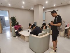 -上海大学附属上海和平眼科医院