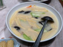 浓汤胜瓜煮鲜腐竹-汤城小厨•粤菜•靓汤(西直门凯德MALL店)