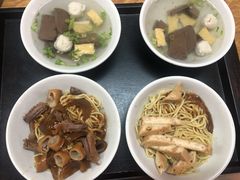 -松树干拌面店