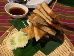 虾饼-卷心菜和避孕套餐厅(Pattaya)