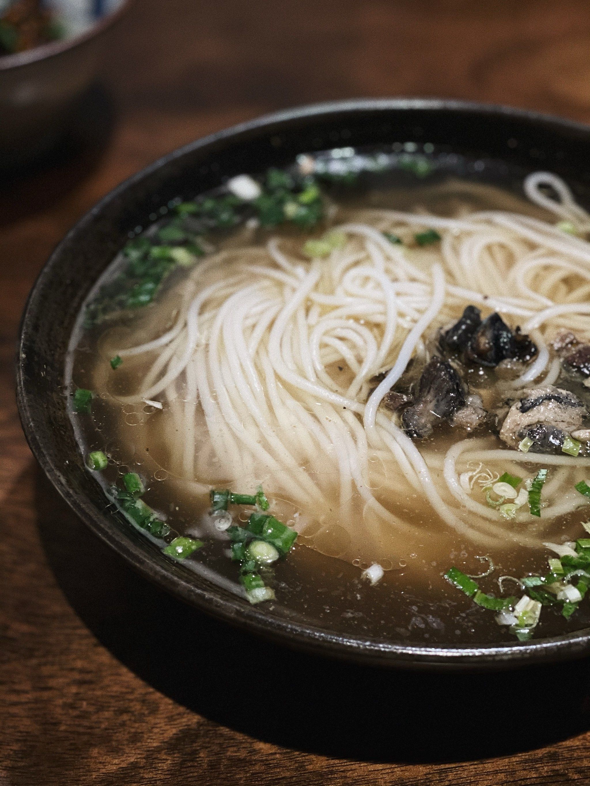 温暖一碗鸡汤粉
