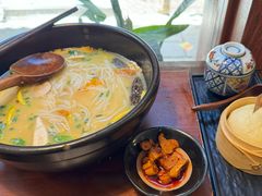 -银米·云南传统过桥米线(双廊黑金冠店)