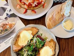 -ROAST coffee & eatery