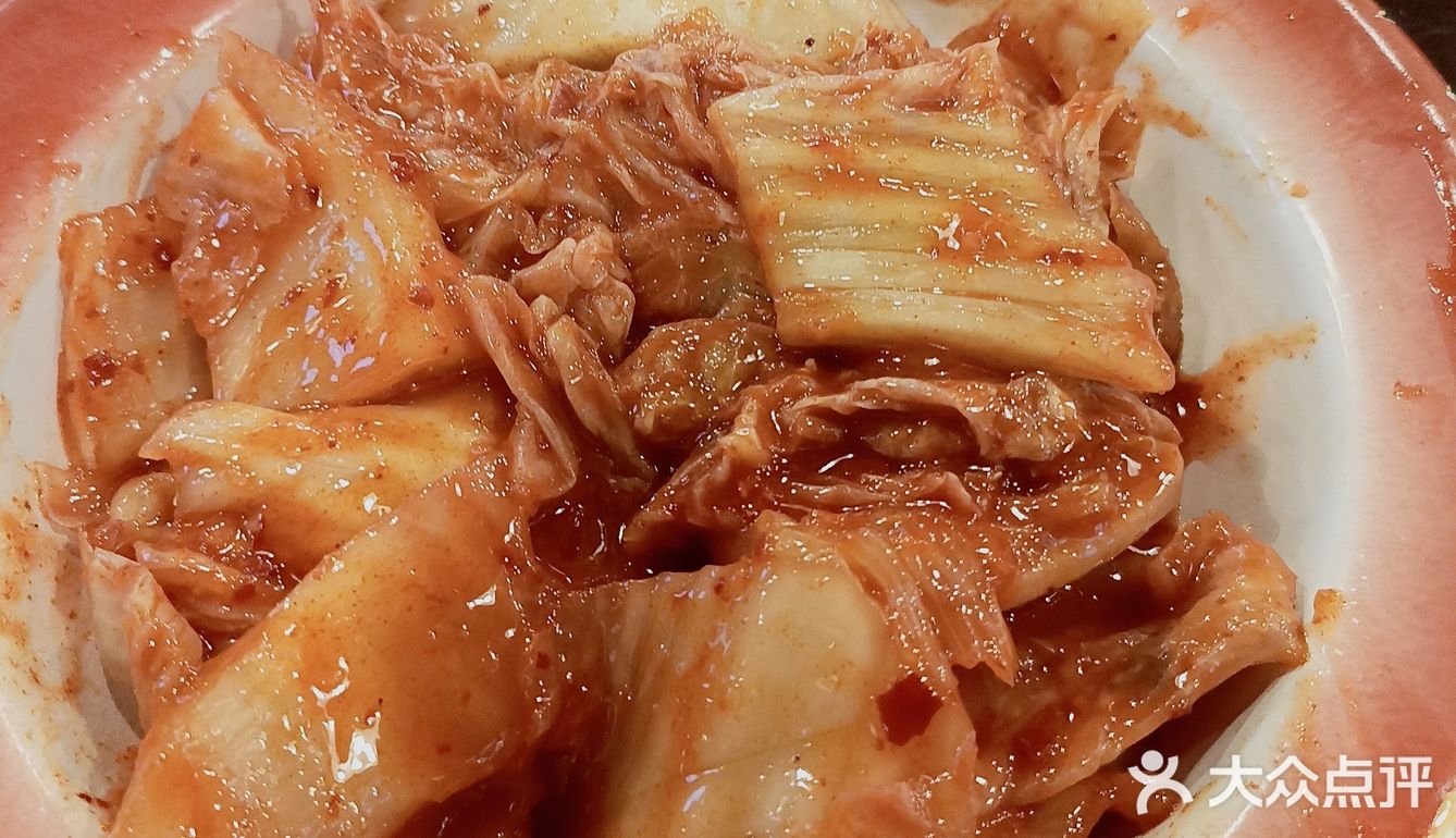 这一桌肉，我一个人都吃完了！