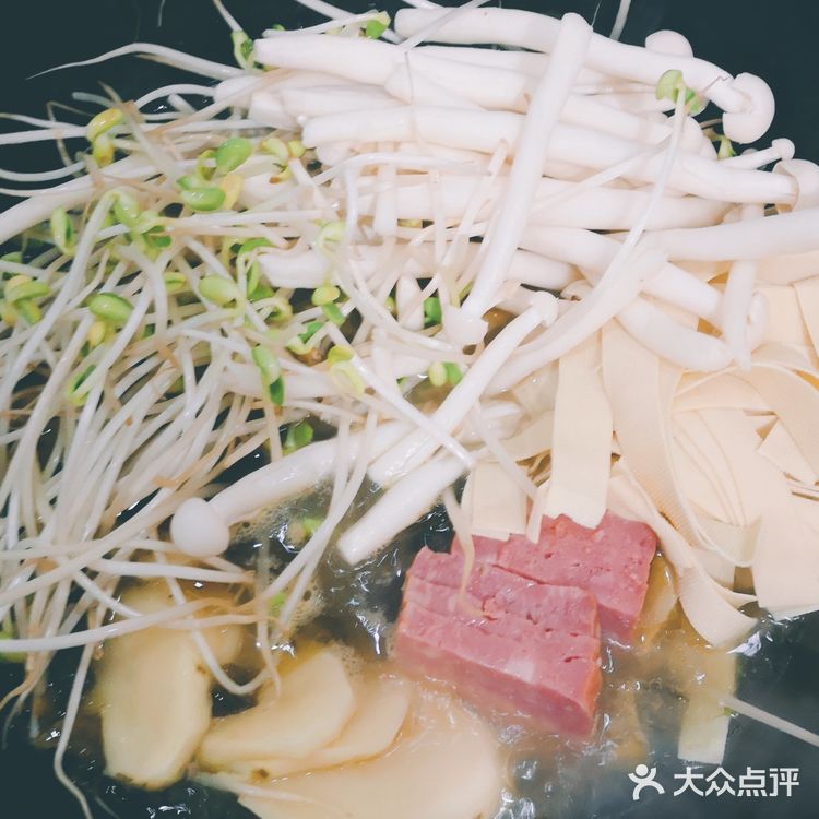 一人食没有鱼的各种杂蔬酸菜鱼