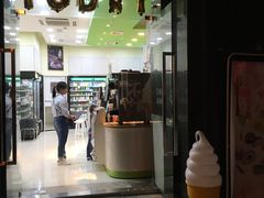 入口-today便利店(汉街店)
