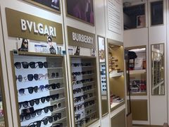 -美式眼镜·授权蔡司.依视路.尼康.豪雅.明月(人民广场店)