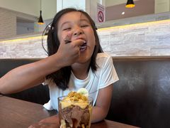 -Chom Cafe and Restaurant