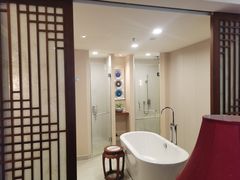 豪华大床房-三亚亚龙湾雅高美爵酒店