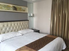 -维也纳酒店(上海虹桥枢纽松江新桥店)