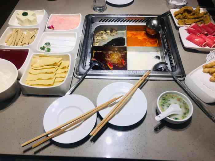 海底捞火锅(momopark店)-"好久没吃海底捞了.这家店是第一次去,环境.