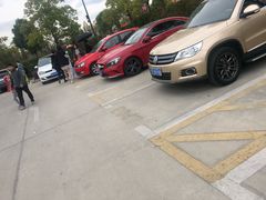 -奕欧来上海购物村停车场