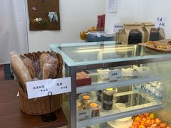 面包甜点陈列柜-雀食面包店(钟楼店)