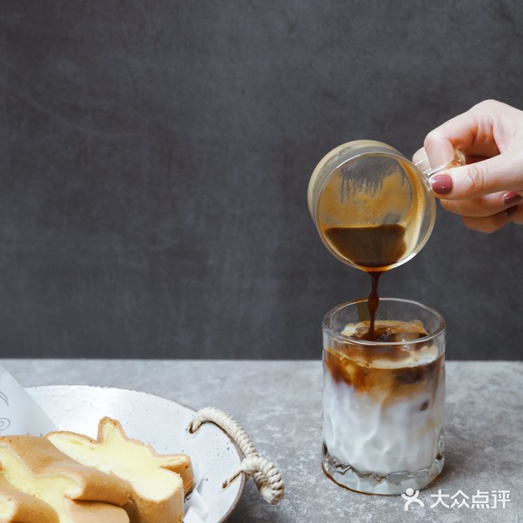 说她自带红茶 顺便给我带几个她自己做的烧卖