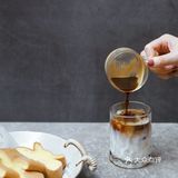 说她自带红茶 顺便给我带几个她自己做的烧卖