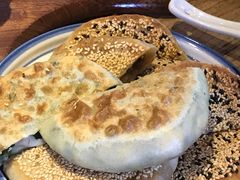 菠菜鲜虾馅饼-小放牛炒菜馆(军校店)