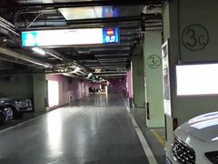 场地-新中关大厦·停车场