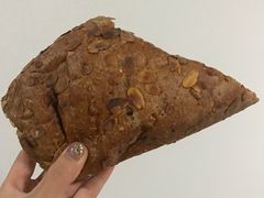 杂粮芝士包-欧式面包坊(青岛万象城店)