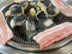 -围炉肉舍•炭烤活鳗•丹东海鲜烤肉(步行街店)