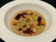 蘑菇汤配伊比利亚火腿和酥脆面包丁-LA TABLE de Joël Robuchon Restaurant