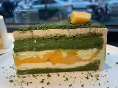 黄桃抹茶奶酥奶油蛋糕-black rainbow coffee