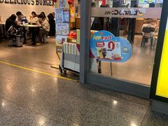 -麦当劳(上海虹桥站30B检票口楼上)