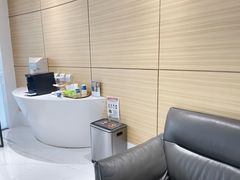 -瑞尔齿科(上海长风大悦城店)