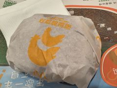 双层脆鸡堡-麦当劳(轻轨曹杨路店)