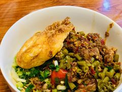 麻辣牛肉拼大蒜辣椒炒肉-李易面馆(树木岭店)