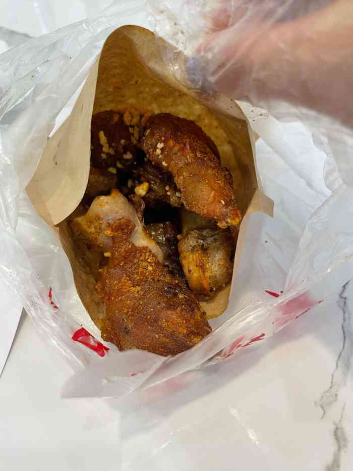 庙前街现在已经是松江特色的小吃一条街了,这家盘古烤猪蹄已经开了