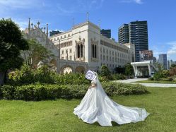 -现代经典婚纱摄影