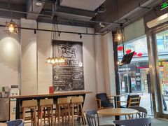 大堂-HELLO 27 意面·沙拉·帕尼尼