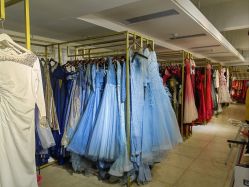-月月婚纱礼服仓储店(王府井店)