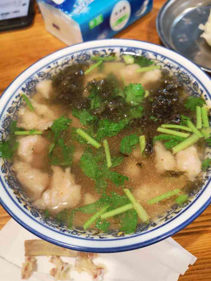 龙游风味六代手工面-"比较普通的小吃店的装修.老板人不错.「.