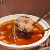 刚开业不久 到饭点就要排队了 人气超旺 高原青豆炖肥肠