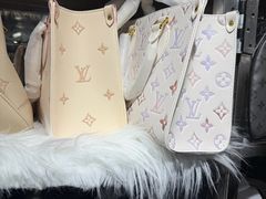 -义乌小商品批发市场(中国小商品城·篁园服装市场店)