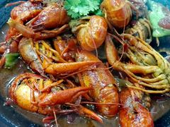 -虾弄弄海派小龙虾·牛羊蝎子火锅