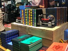 -九又四分之三站台哈利波特商店