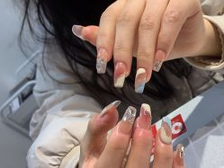 -UGIRL有个美甲