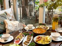 -芭黎人江景轻奢酒店(告庄西双景星光夜市店)