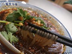 大勺肉酱酸辣粉-遇见小面(东方宝泰店)